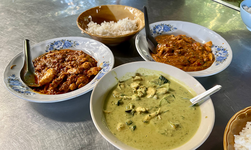 Green curry with two massamans, each one slightly different with more or less peanuts. 