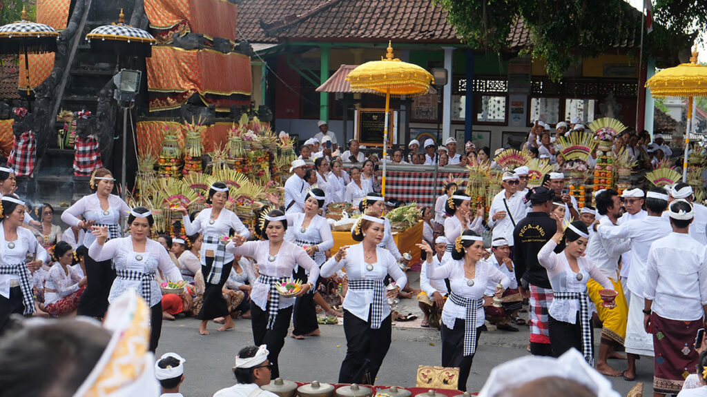 Dancers in the Mepaica celebrations of Lembongan village, Nusa Lembongan.