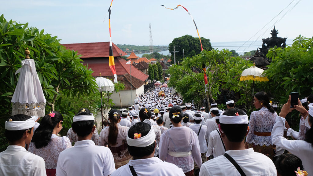 The procession from Pura Puseh to Pura Segara, Lembongan.