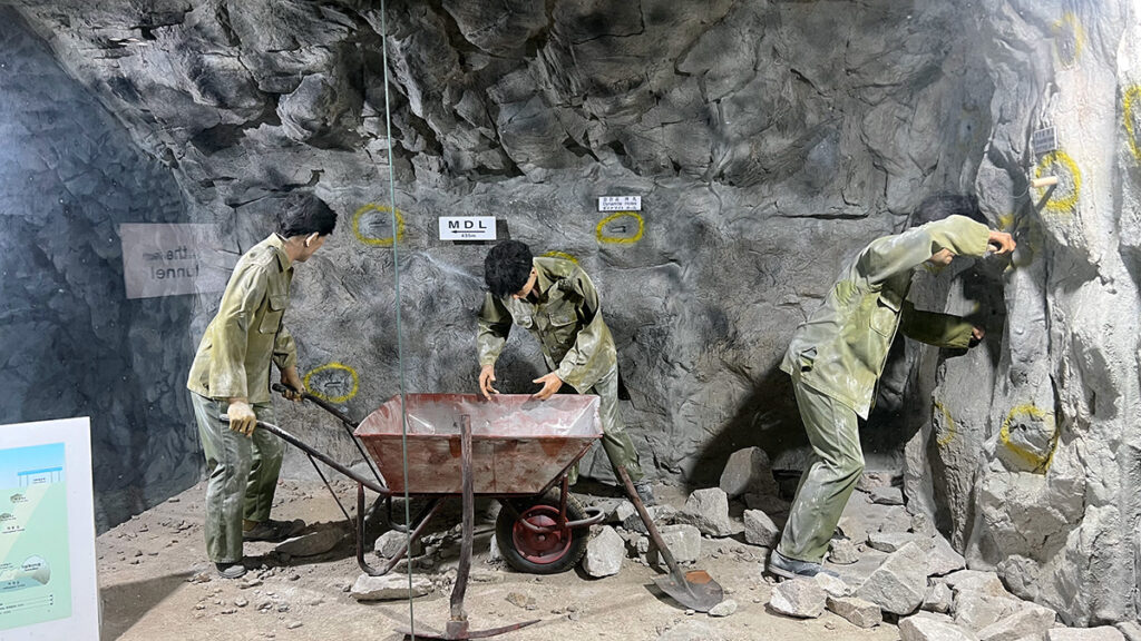 A diorama showing how the tunnel may have been excavated. 